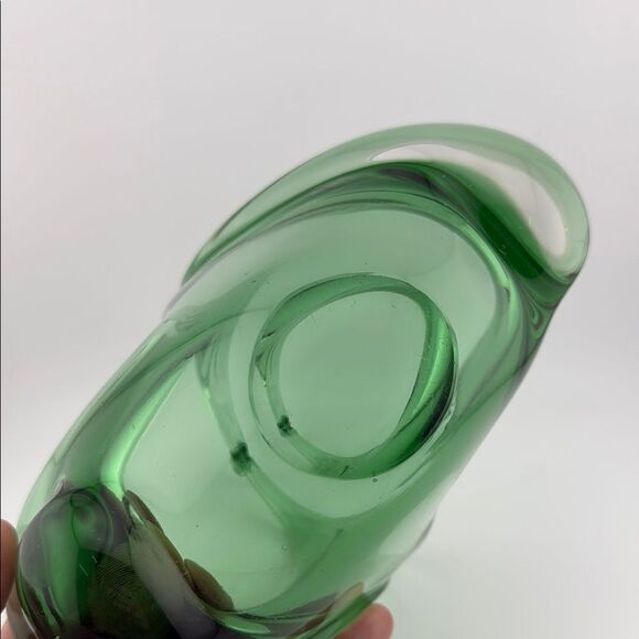 Elegant Green Glass Art Sculpture - Picture 4 of 4